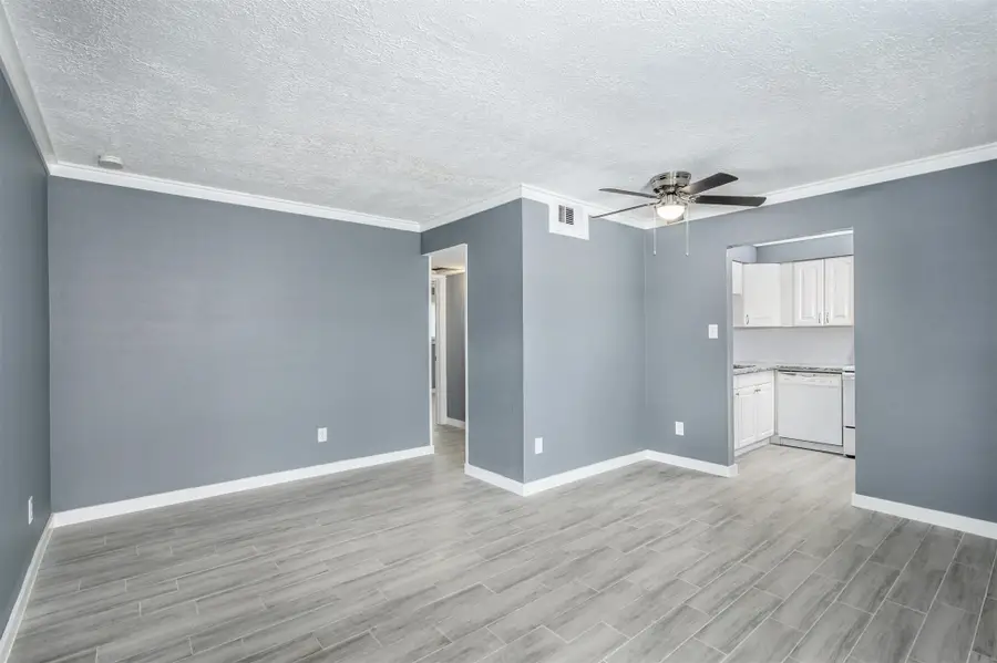 107 E Willowick Avenue #4, Friendswood, TX 77546 - #3