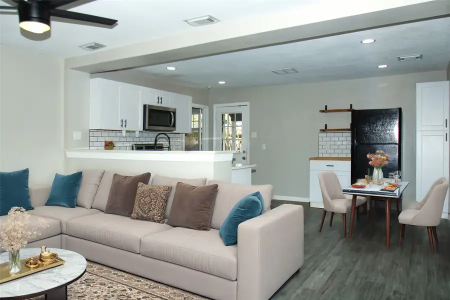 817 S Morgan Street, Angleton, TX 77515 - Image #3