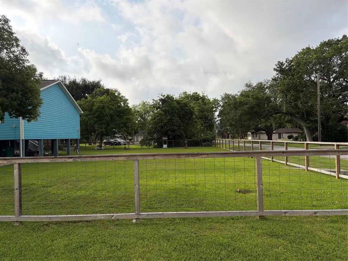 1208 4th Street, Seabrook, TX 77586 - #1