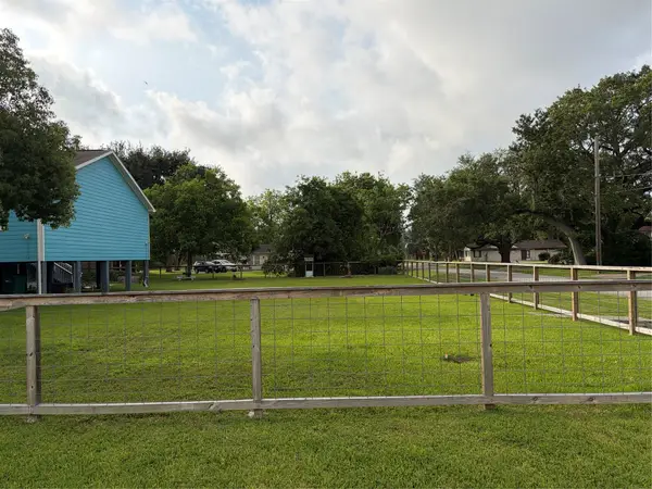 1208 4th Street, Seabrook, TX 77586