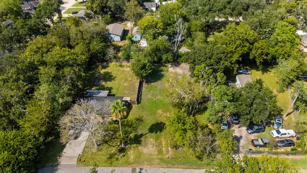 212 Woodward Street, Alvin, TX 77511
