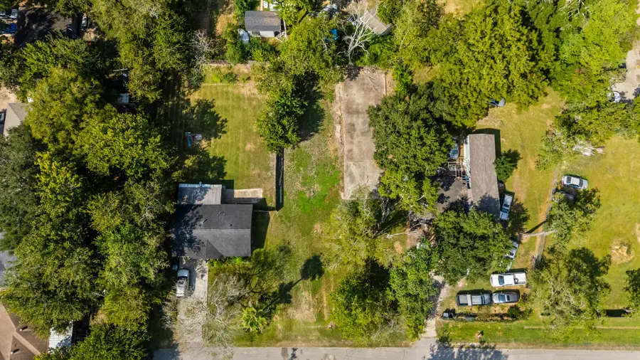 212 Woodward Street, Alvin, TX 77511 - #2