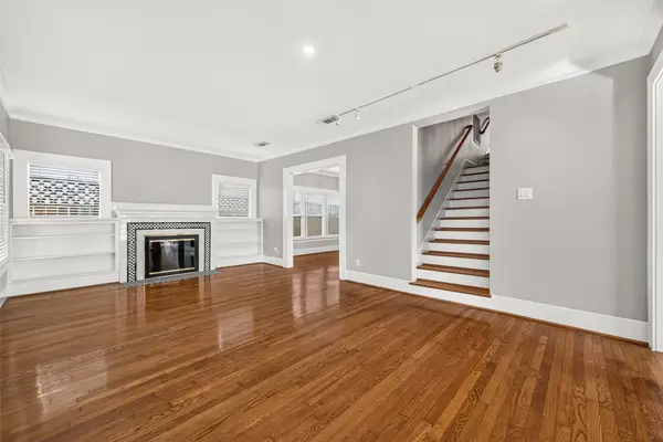 2438 White Oak Drive, Houston, TX 77009