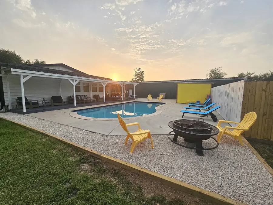 1610 Marilyn Street, Alvin, TX 77511 - Image #2