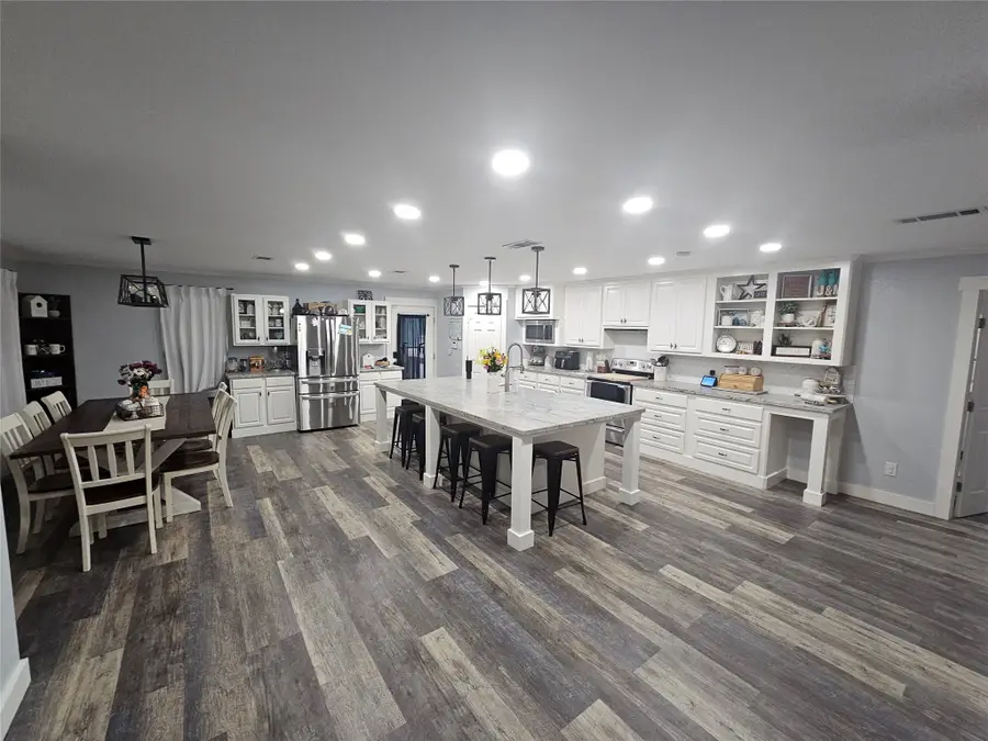 1610 Marilyn Street, Alvin, TX 77511 - Image #3