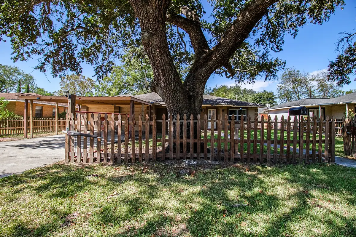 110 William Avenue, Baytown, TX 77520 - #1