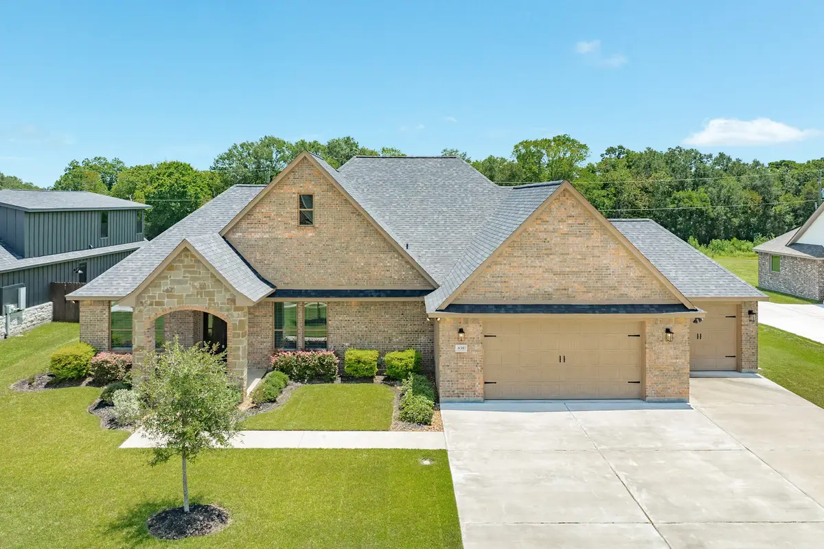 838 Oak Ridge Drive, Angleton, TX 77515 - #1