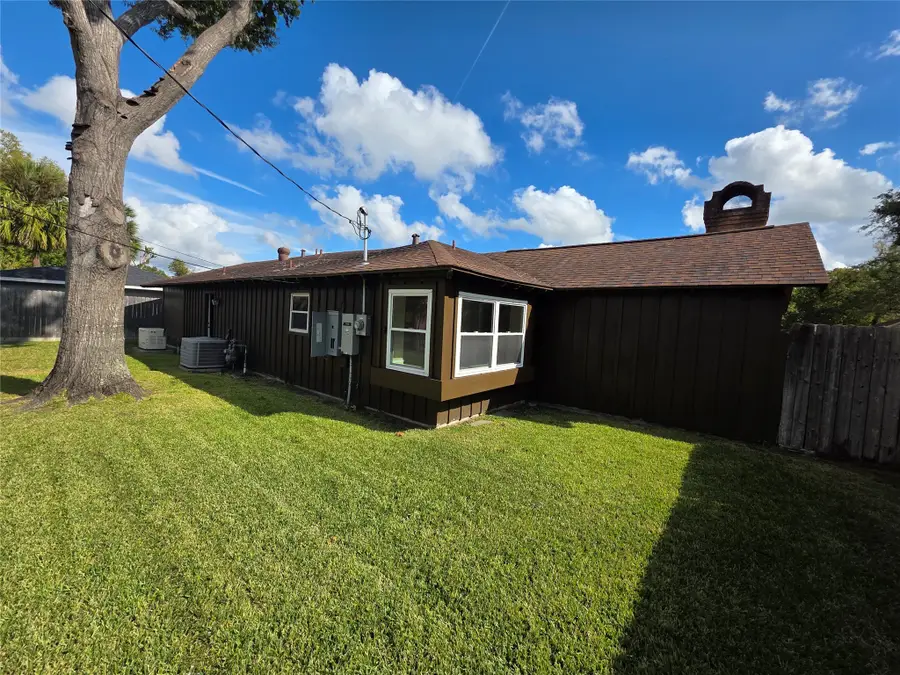 418 Briar Hill Drive, Houston, TX 77042 - Image #2