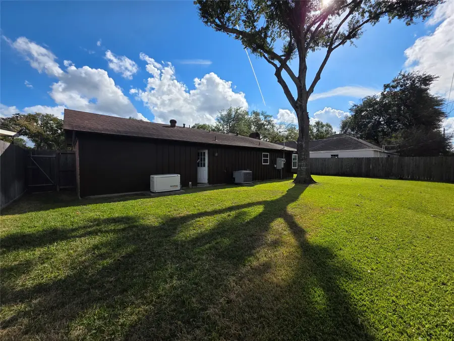 418 Briar Hill Drive, Houston, TX 77042 - Image #3