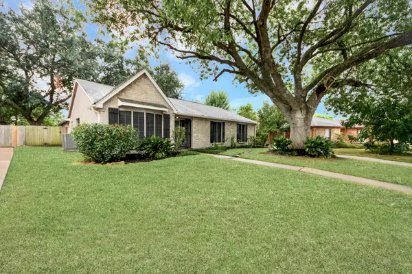 5409 Stone Creek Drive, La Porte, TX 77571
