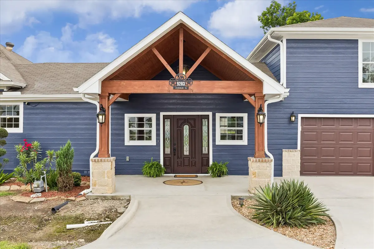 9203 Avenue G, Liverpool, TX 77577 - #1