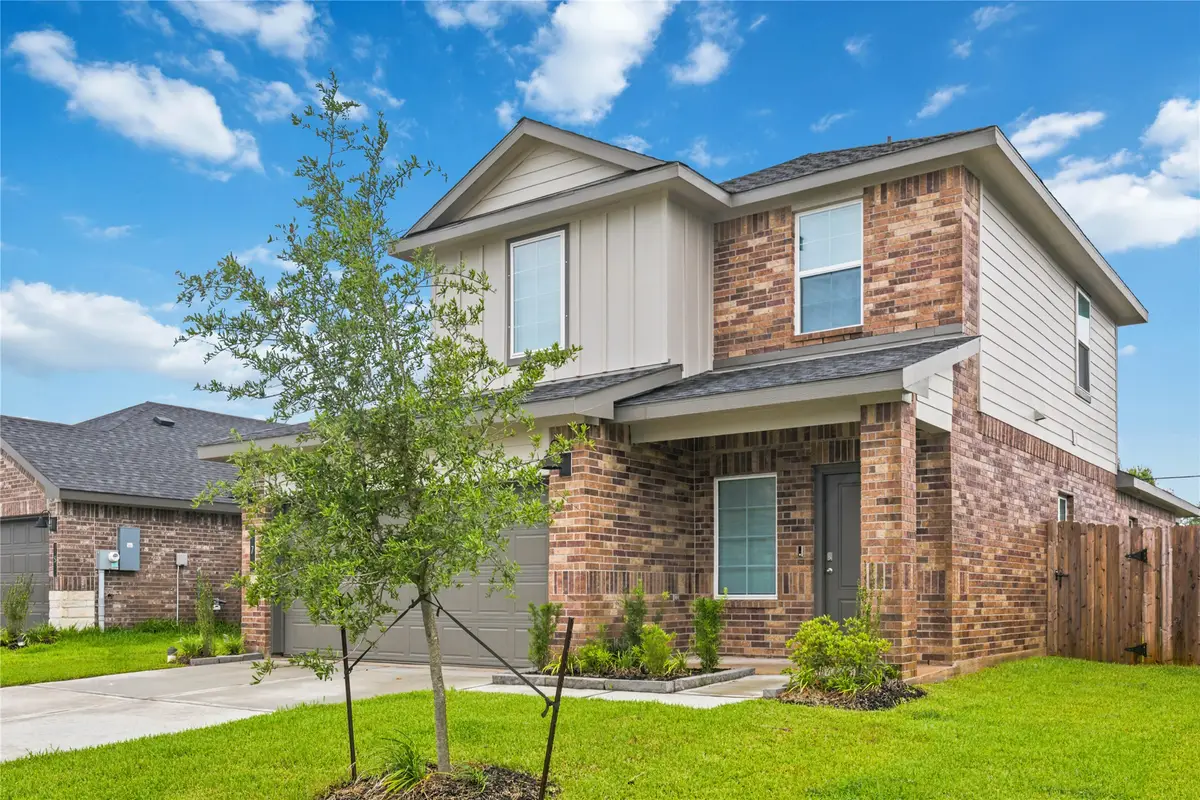 7 Robin Court, Angleton, TX 77515 - #1