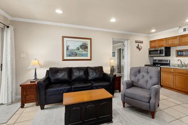 500 N Market Street #316, New Braunfels, TX 78130