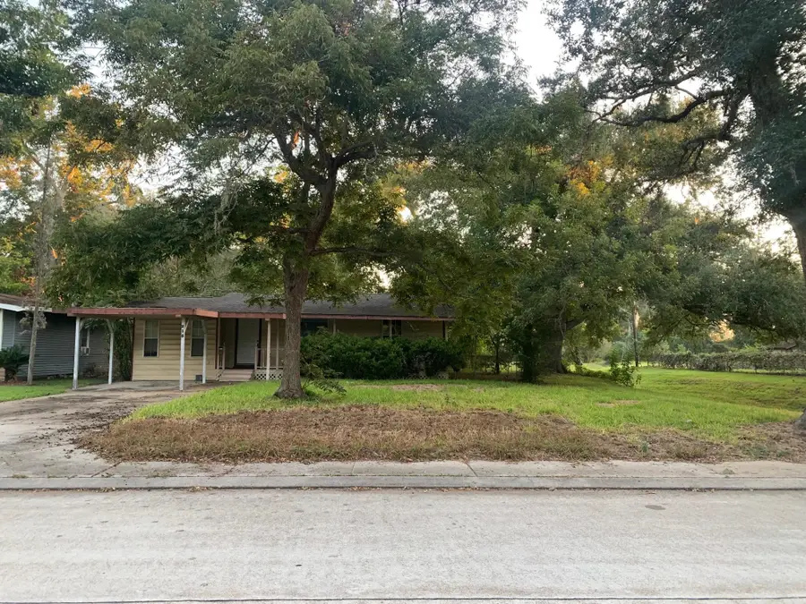 215 Jasmine Street, Lake Jackson, TX 77566 - #2