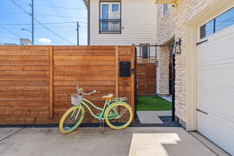 807 Nicholson Street, Houston, TX 77007 - #2