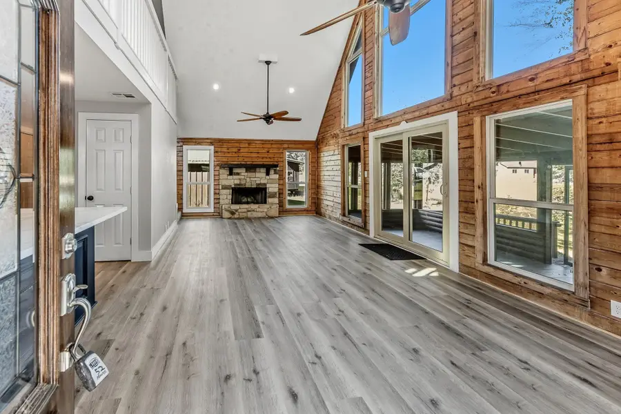 52 Hunters Creek Drive, Huntsville, TX 77340 - Image #2