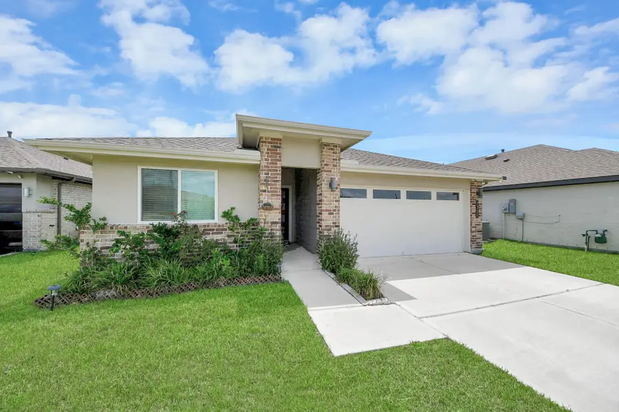 7311 Lakeway Bluff Lane, Richmond, TX 77407 - #2