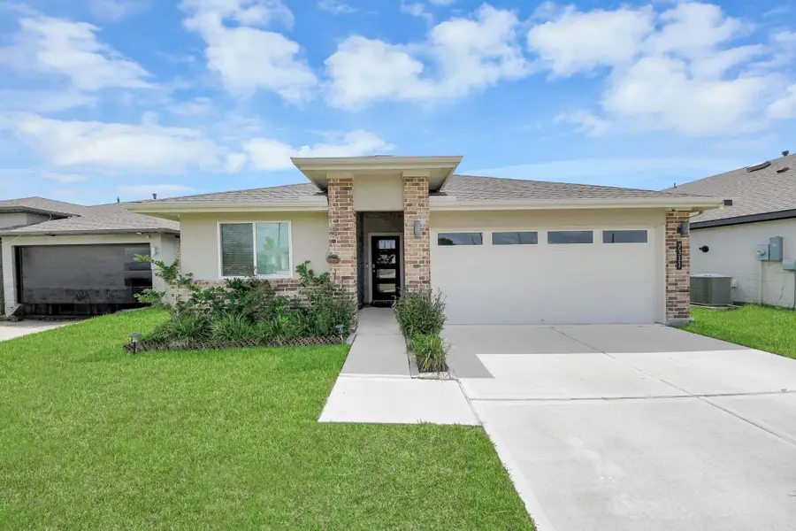 7311 Lakeway Bluff Lane, Richmond, TX 77407 - #3