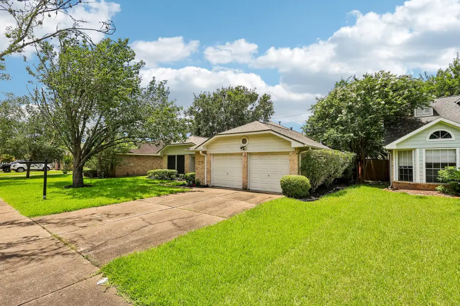 3222 Kempwood Drive, Sugar Land, TX 77479 - #2