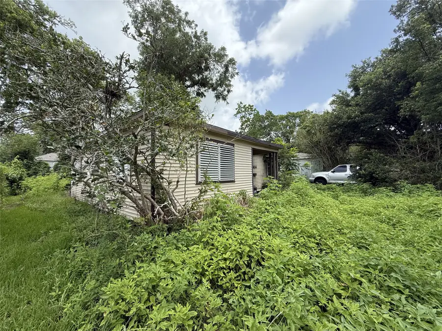 6806 E Bayou Drive, Hitchcock, TX 77563 - #3