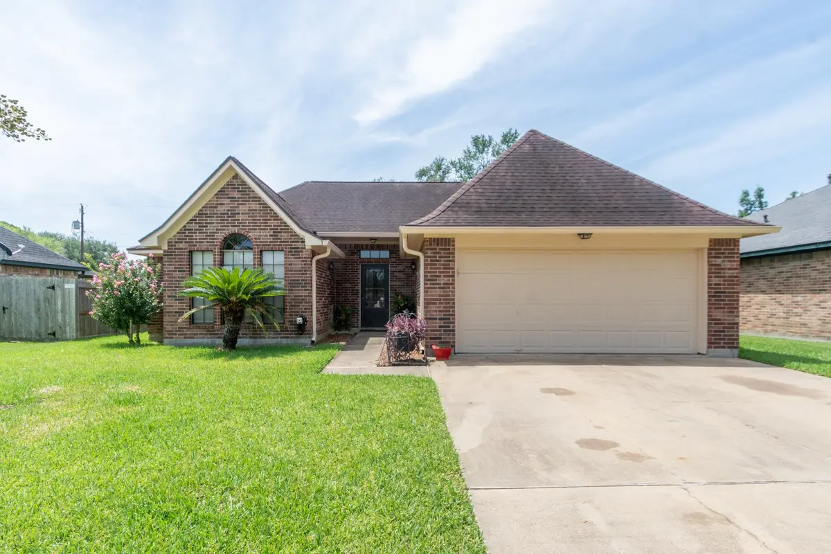 808 Manor Drive, Angleton, TX 77515 - Image #1