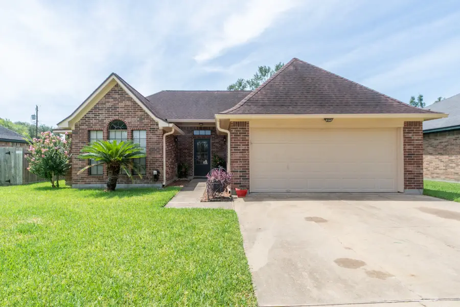 808 Manor Drive, Angleton, TX 77515 - Image #2