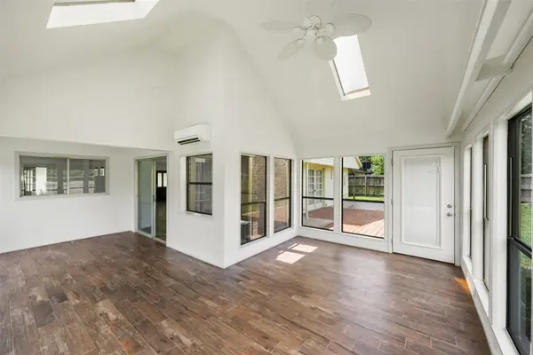 248 E Castle Harbour Drive, Friendswood, TX 77546