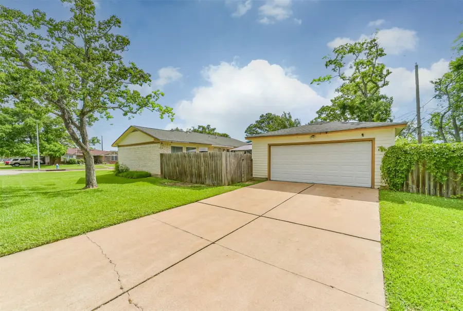 1749 Dolphin Drive, Seabrook, TX 77586 - #2