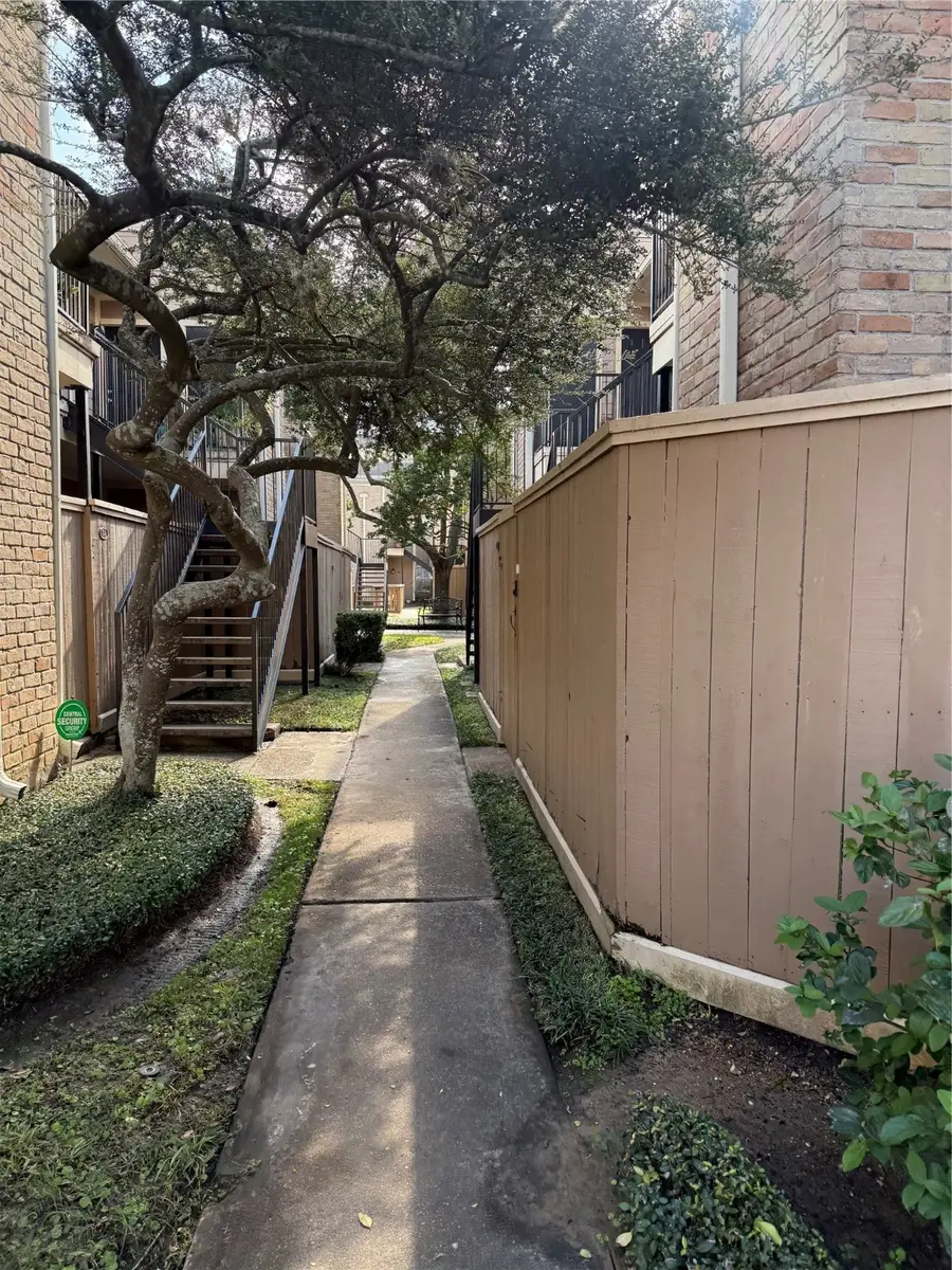 706 Bering Drive #103, Houston, TX 77057 - Image #3