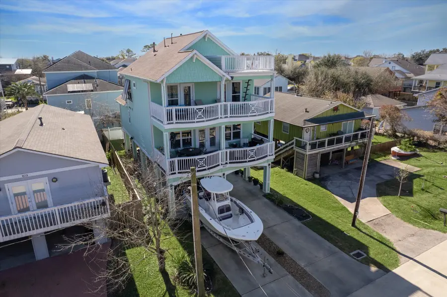 827 Hawthorne Road, Clear Lake Shores, TX 77565 - #3