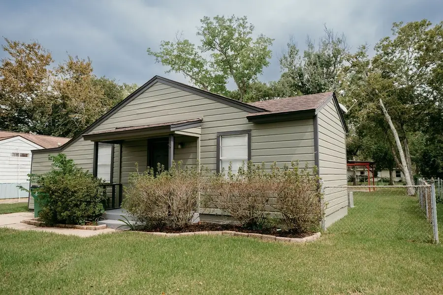 1308 N Rock Island Street, Angleton, TX 77515 - #2