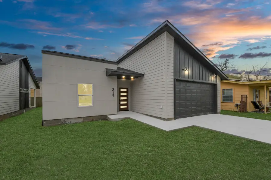 319 E Gulf Street, Baytown, TX 77520 - #2