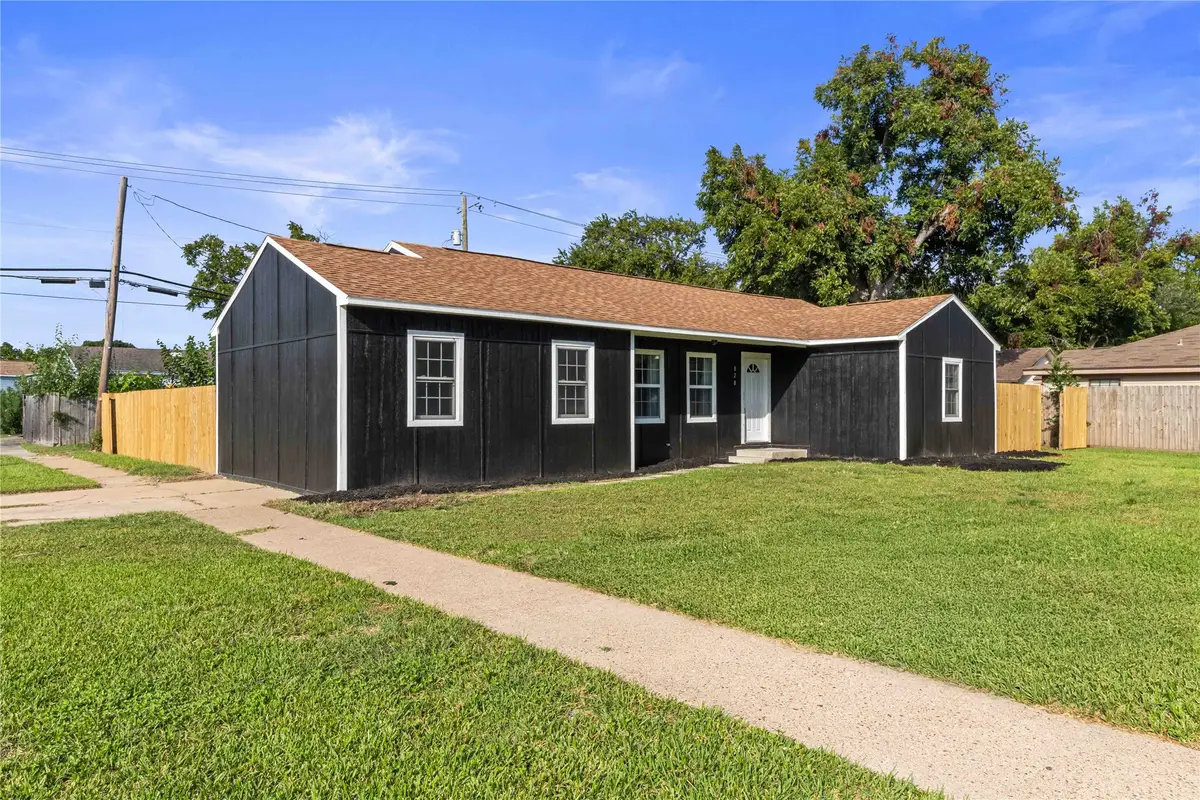 820 18th Avenue N, Texas City, TX 77590 - Image #1