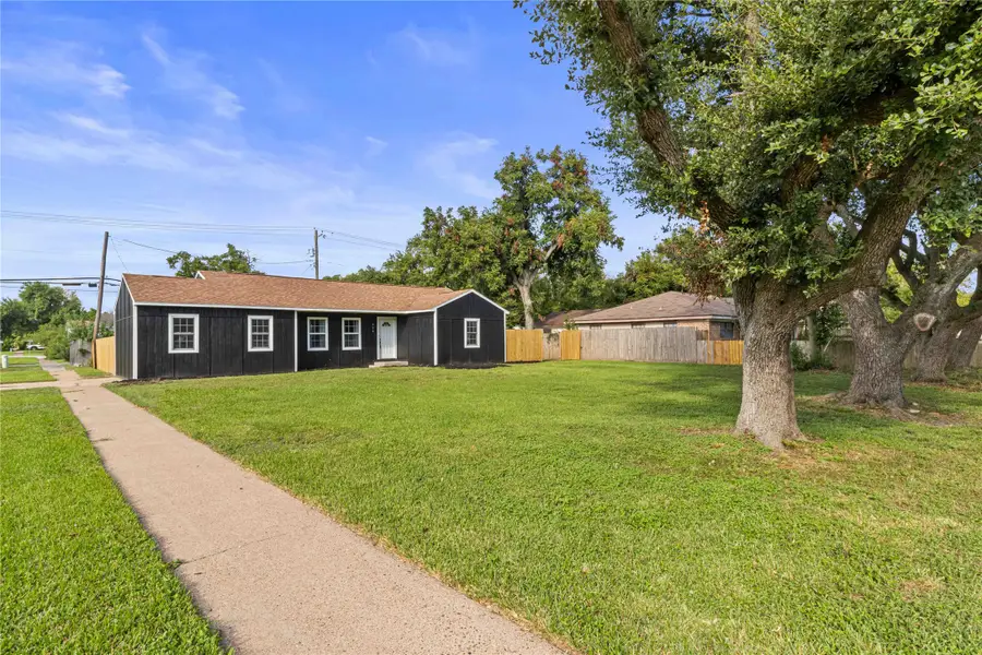 820 18th Avenue N, Texas City, TX 77590 - Image #3