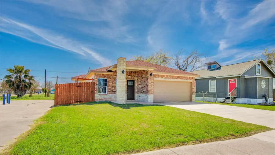 1107 W 2nd Street, Freeport, TX 77541 - #2