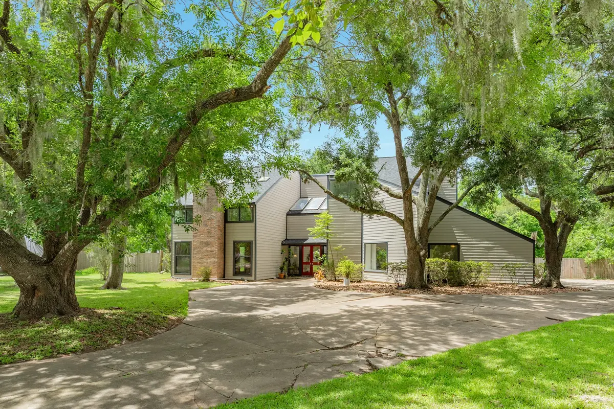 121 Catalpa Street, Lake Jackson, TX 77566 - #1