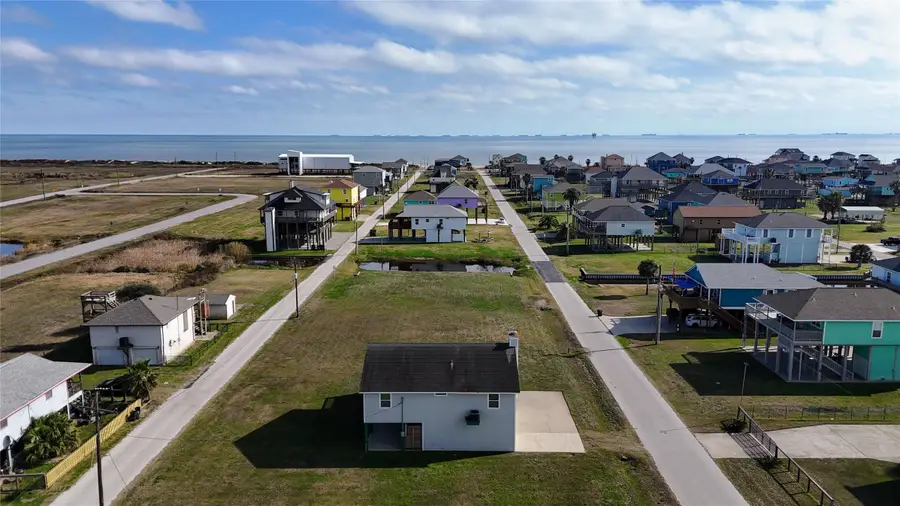 908 West Lane, Crystal Beach, TX 77650 - Image #3