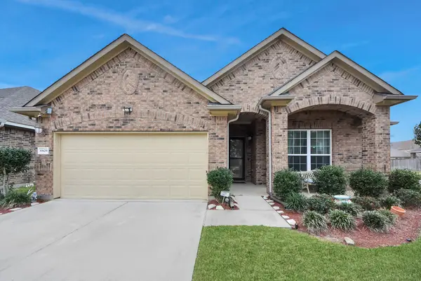 8806 Chapada Highlands Drive, Cypress, TX 77433