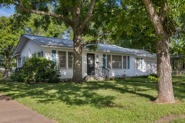 628 S Madison Street, La Grange, TX 78945