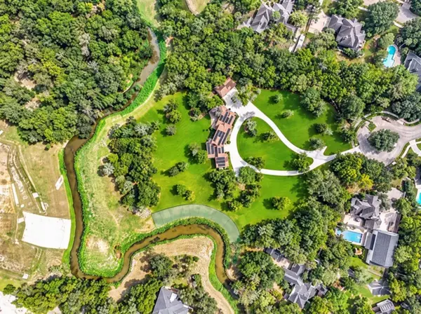 300 Courtlandt Place, Friendswood, TX 77546