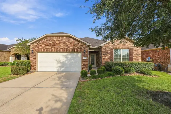 677 Tenuta Lane, League City, TX 77573