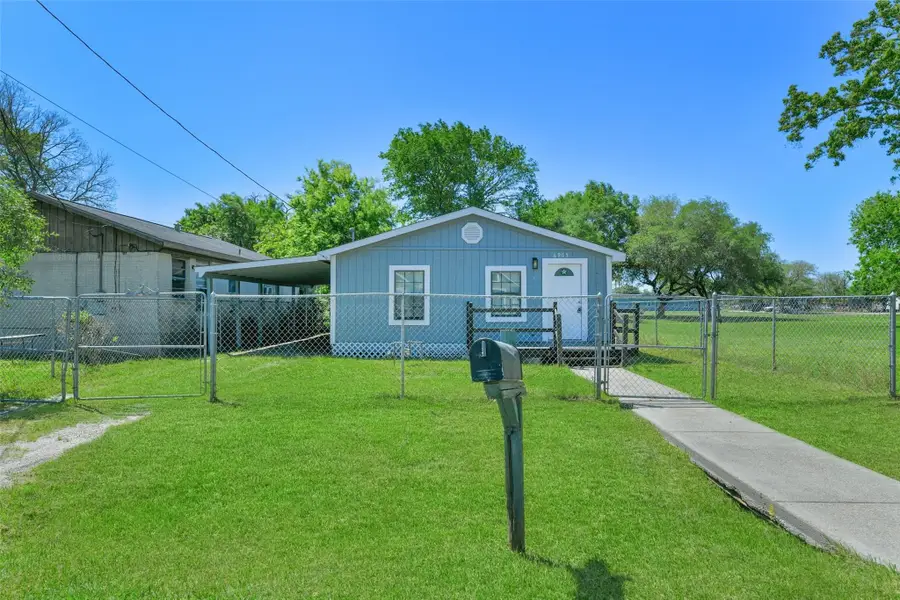 6905 Speaker Street, Hitchcock, TX 77563 - Image #2