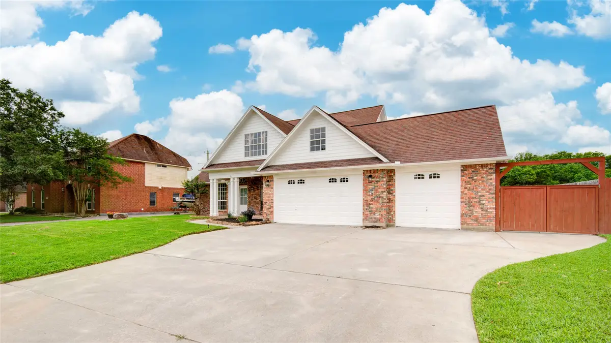 127 Indian Warrior Trail, Lake Jackson, TX 77566 - #1