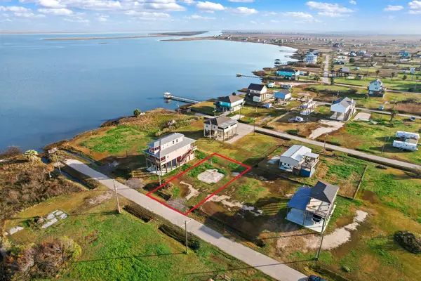 1038 N Margaret Road, Gilchrist, TX 77617