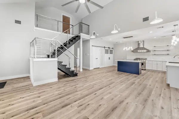 50 Hunters Creek Drive, Huntsville, TX 77340