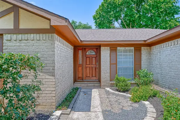 311 Baycrest Drive, League City, TX 77573