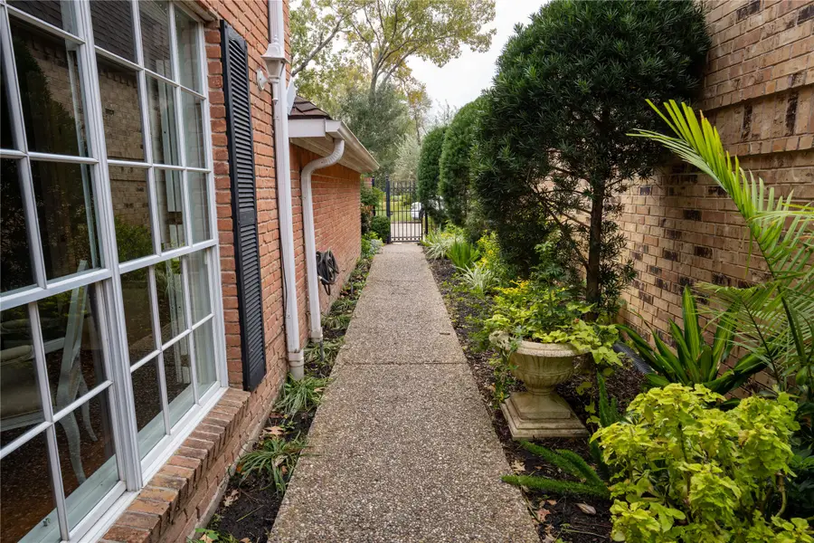 9590 Longmont Drive, Houston, TX 77063 - Image #3