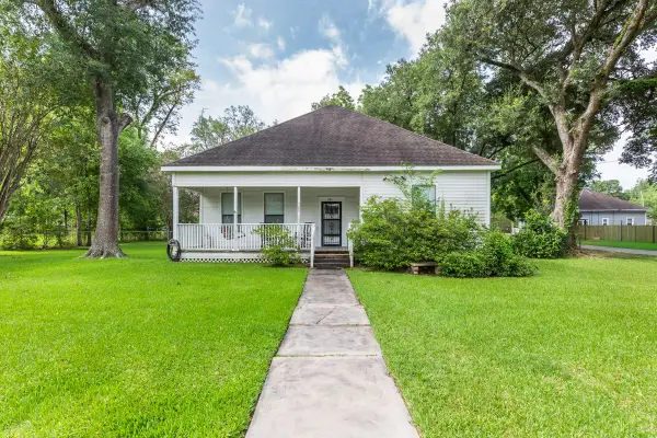 385 W Cora Lee Street, Sour Lake, TX 77659