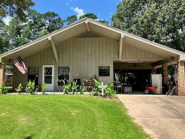 912 Twin Cedar Drive, Hemphill, TX 75948