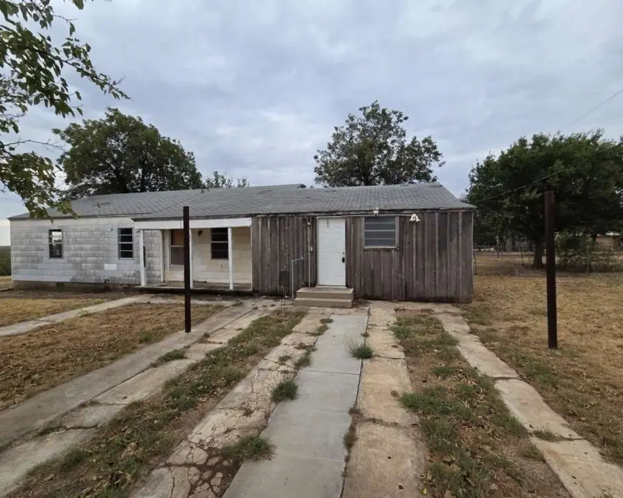 110 W Southland Avenue, Electra, TX 76360 - #2